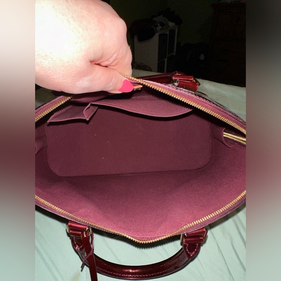 Preowned…Authentic….Excellent DEAL! Louis Vuitton Vernis Alma GM bag! - Picture 9 of 17